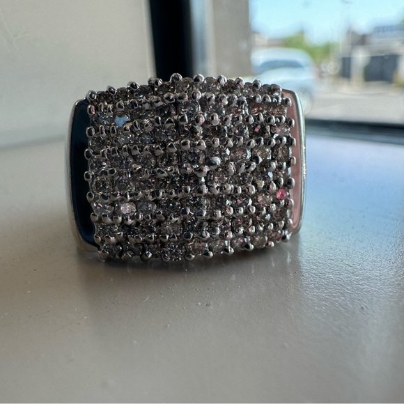 Vintage Estate Diamond Ring in White Gold - Picture 2 of 6